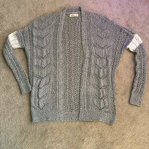 Hollister‎ Gray and White Knit Cardigan